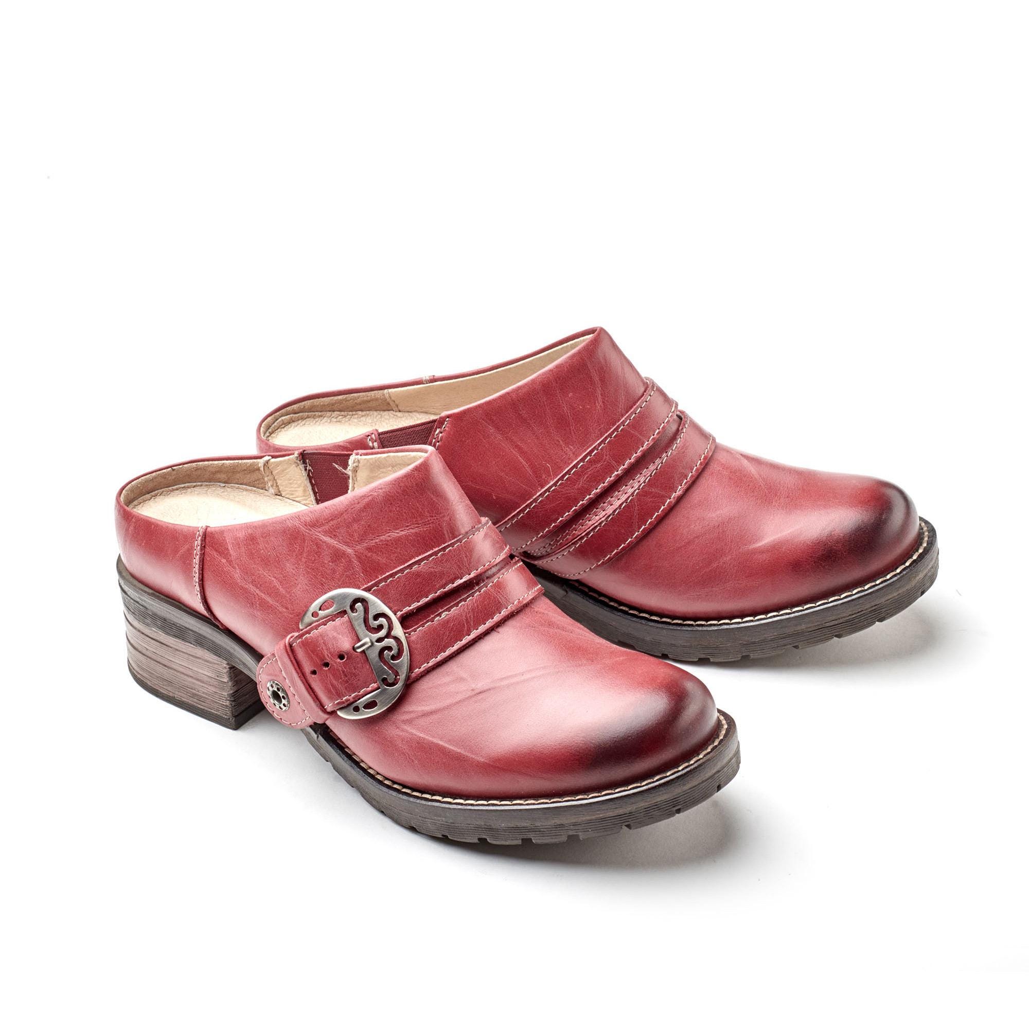 Dromedaris Karina Red Scrunched Leather Clog Mule