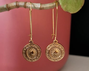 Pendientes de sol, luna y estrella dorados / Ganchos chapados en oro de 24 quilates / Regalo celestial para ella / Pendientes de sol y luna hechos a mano / Estilo bohemio vintage