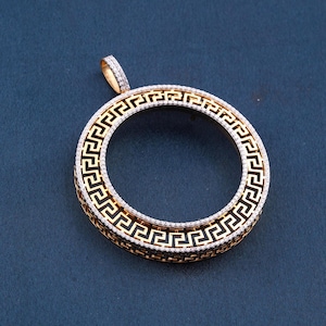 Pingente de Moeda Centenario Banhado a Ouro 14K | Moldura com Detalhes em Moissanita | Presente Personalizado para Colecionadores e Amantes de Moedas