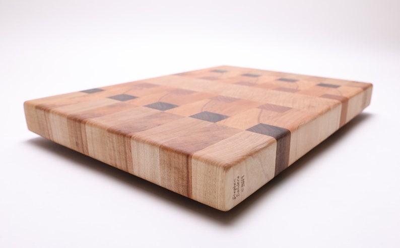 Maple, Walnut and Cherry End Grain Wooden Cutting Board 3019 17 1/2 x 13 x 1 3/4 image 3