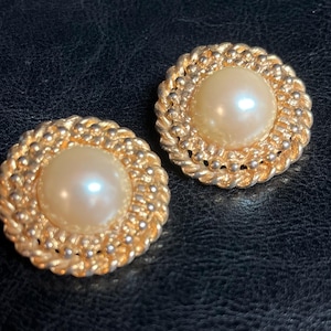 Vintage Faux Pearl Clip On Earrings