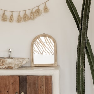 Specchio ad arco in rattan