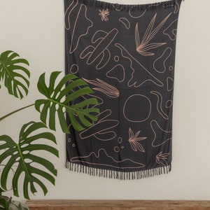 Gobelin mit Wüste in Anthrazit | Damen Boho Textil, Moderne Wandteppich, Boho Pareo, Schal, Picknickdecke, Wandbehang, Pareo