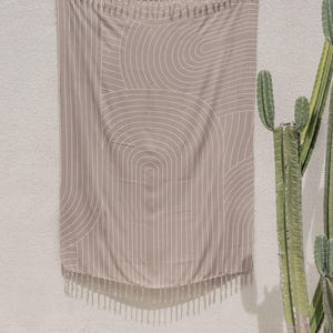 Schwarzer Rayon-Sarong, natürlich gefärbter Wandteppich, Boho-Wandbehang – 66 x 42 cm, tragbarer Schal, handgefertigt in Bali Bild 2