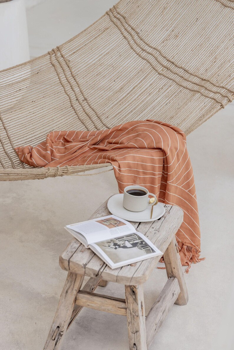 Schwarzer Rayon-Sarong, natürlich gefärbter Wandteppich, Boho-Wandbehang – 66 x 42 cm, tragbarer Schal, handgefertigt in Bali Bild 5