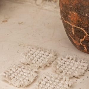 Posavasos de macramé: posavasos de algodón tejidos a mano (4 piezas)