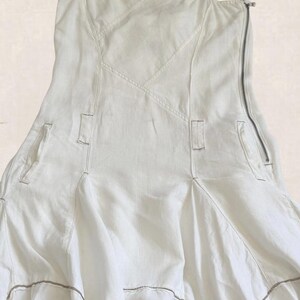 Weißes Ballonkleid von Marithé François Girbaud MFG mit Rüschen, Volants und braunen Ziernähten, Größe 36/38 Bild 5
