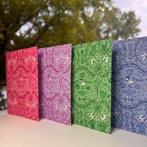 Tarjetas de notas con descarga digital con patrón Chickadee