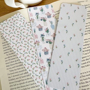 Laminated Floral Bookmark, Cottagecore Aesthetic Bookmark, Spring Bookmark