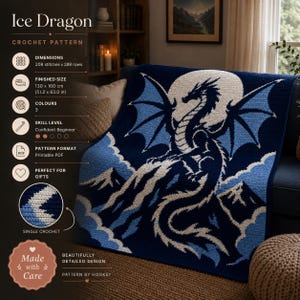Op de afbeelding: Een haakpatroon voor een Ice Dragon deken met een donkerblauw, lichtblauw en wit ontwerp. De afgewerkte maat is 130 bij 160 cm, met 208 steken en 288 rijen. Het patroon wordt geleverd als een printbare PDF voor zelfverzekerde beginners.