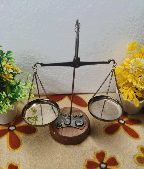 Antique Brass Balance Scale – Vintage Apothecary Decor with Weights