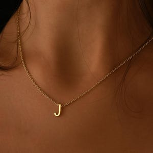Collar con letra personalizada para mujer – Colgante con inicial de acero inoxidable – Regalo de joyería personalizado – Collar con nombre minimalista
