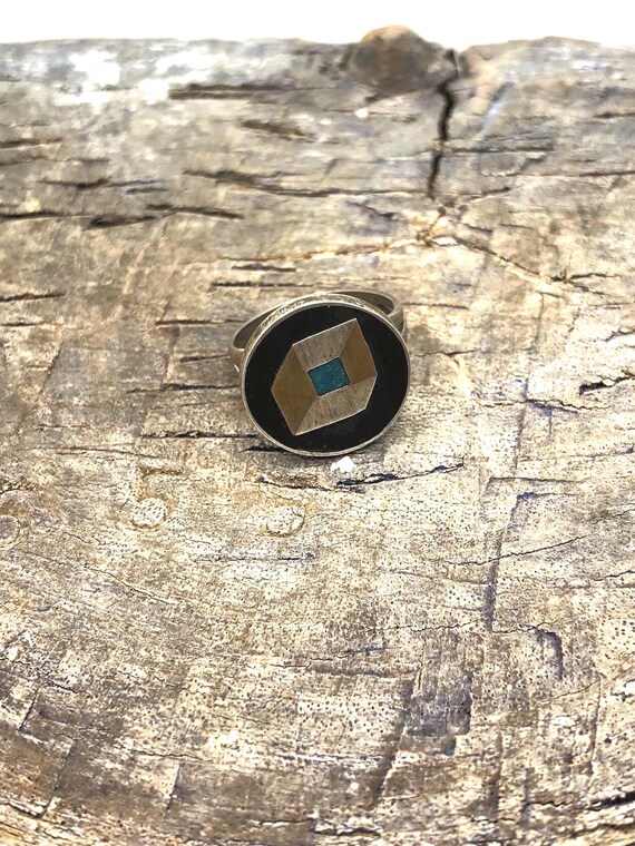 Interesting optic art inlay ring - image 3