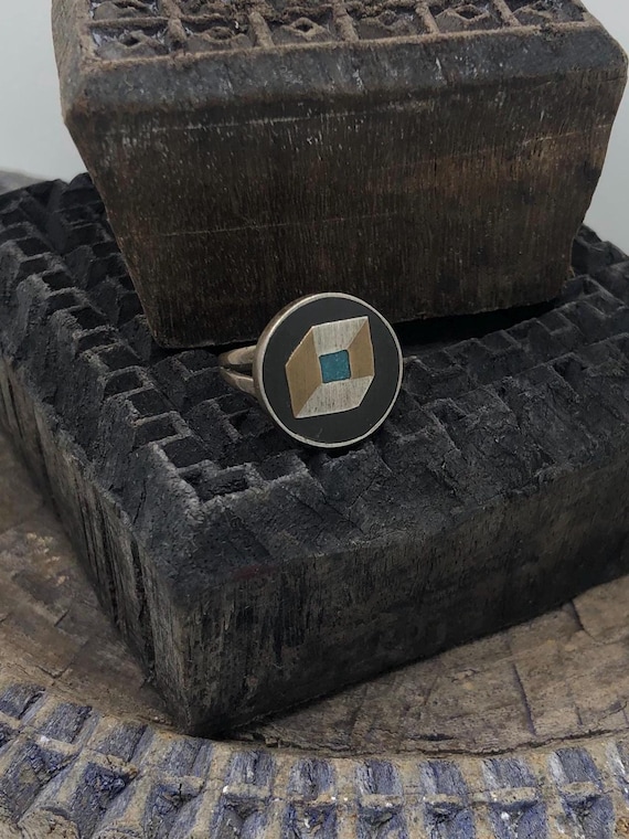 Interesting optic art inlay ring - image 1