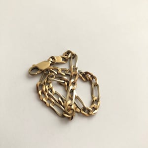 Solid 14k gold tri-color feminine figaro bracelet. Rose, yellow, and white gold alternating links. Delicate and sturdy.