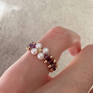 Anello fatto a mano con perla d&#39;acqua dolce e ametista, design esclusivo, anello con perla di prima scelta e pietra portafortuna di febbraio, delicato anello con perla, regalo per lei #FR015