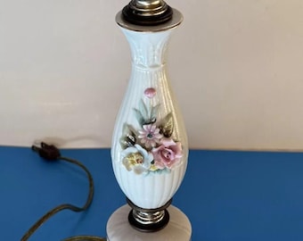 VINTAGE PORCELAIN Table Boudoir LAMP w/Marble Base, Flowers 14” Works