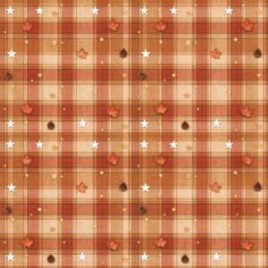 Könnte beinhalten: Ein sich wiederholendes Muster mit einem warmfarbigen Karohintergrund in Orange-, Braun- und Cremetönen. Das Design ist mit kleinen braunen Tannenzapfen, orangefarbenen Ahornblättern sowie großen weißen Sternen und winzigen goldenen Sternen verziert.