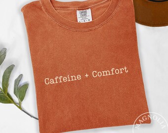 Comfort Colors Caféine + T-shirt confort | T-shirt neutre avec polices de caractères | Cadeau douillet pour les amateurs de café