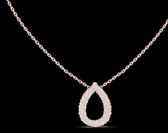 Naszyjnik z wisiorkiem w kształcie łezki: lśniące okrągłe kamienie, elegancki design