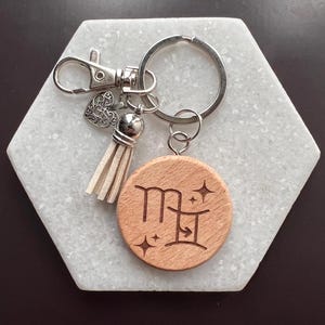 Engraved Couples Zodiac Keychain : Personalized Couples Zodiac gift. Wedding gift. Valentine’s Day. Personalized gift. Housewarming gift