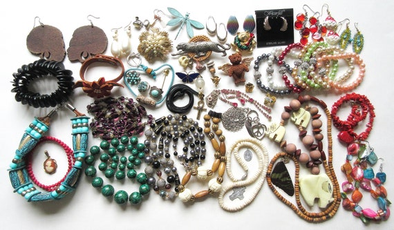 Costume Jewelry Lot 65 Vintage Necklaces Bracelets Earrings -  Denmark