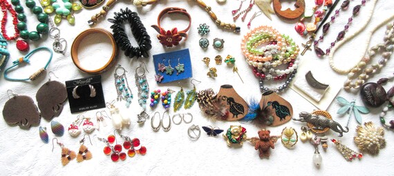 Costume Jewelry Lot 100 Vintage Necklaces, Bracel… - image 4