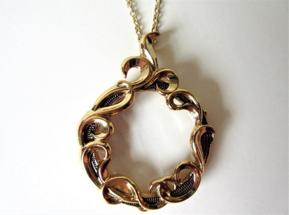 Avon Magnifier Necklace 36 Magnifying Glass Ornate - Avon Magnifying Glass Pendant Necklace Avon Magnifier Necklace 36 Magnifying Glass Ornate - Avon Magnifying Glass Pendant Necklace