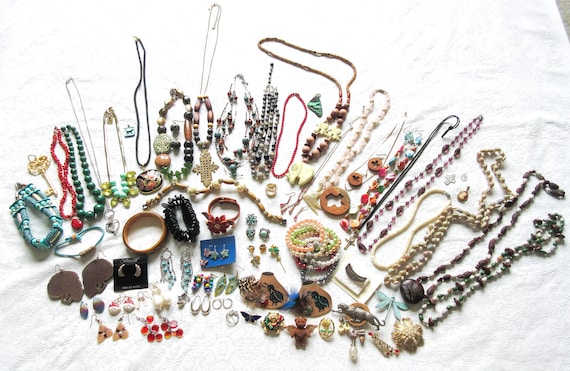 Costume Jewelry Lot 100 Vintage Necklaces Bracelets Earrings