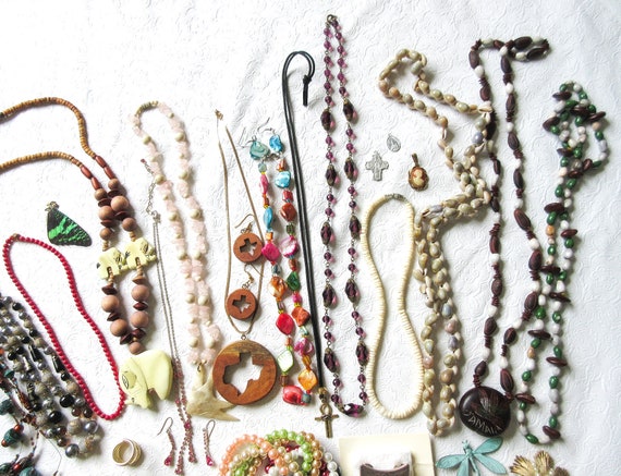 Costume Jewelry Lot 100 Vintage Necklaces, Bracel… - image 6