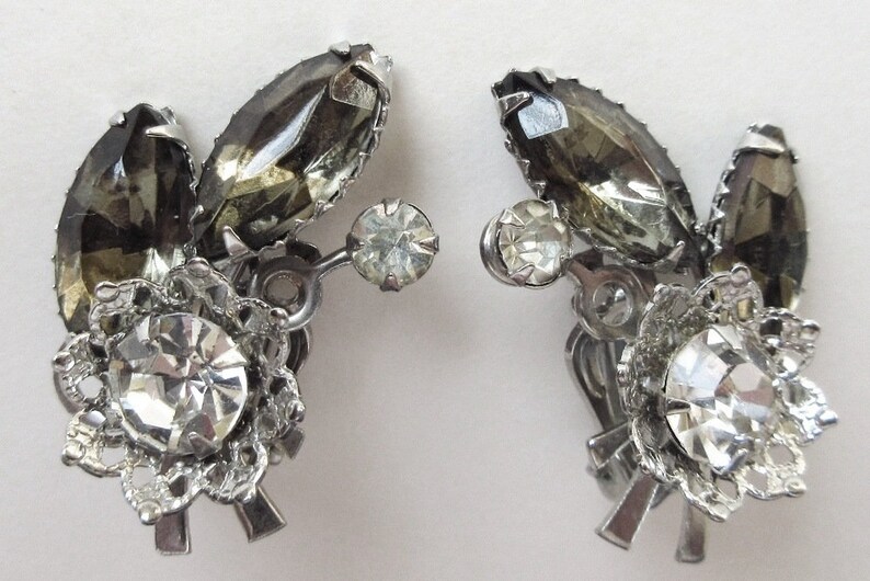 Rhinestone Brooch w Clip On Earrings Vintage Flower /& Double Circle Set ON SALE Smoky Gray and Clear