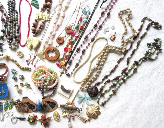 Costume Jewelry Lot 100 Vintage Necklaces, Bracel… - image 3