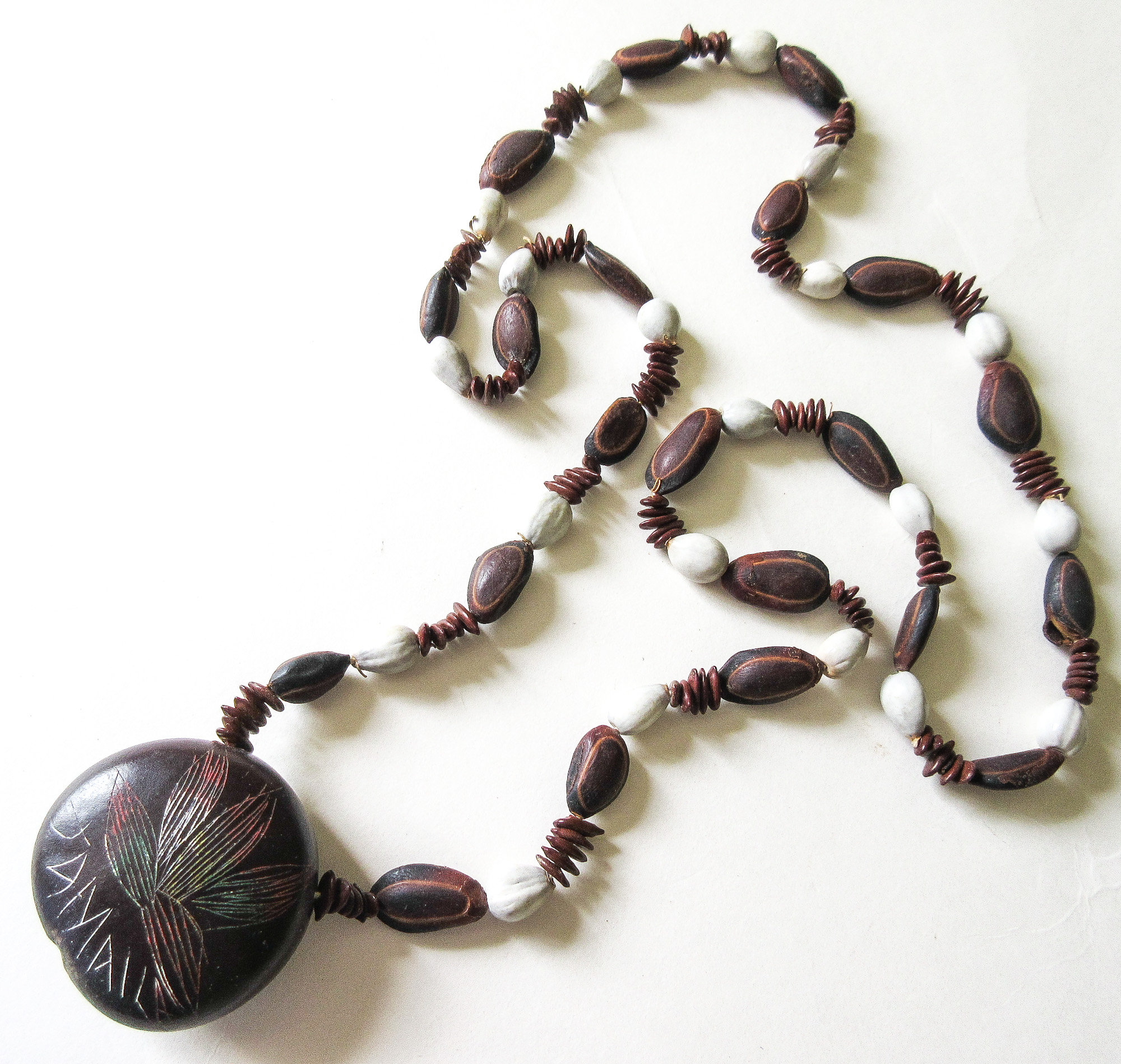 Collar de frijoles de mar tallados y de Jamaica - Etsy España