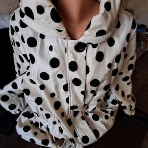 Veste à capuche noire et blanche à pois vintage, taille 3XL