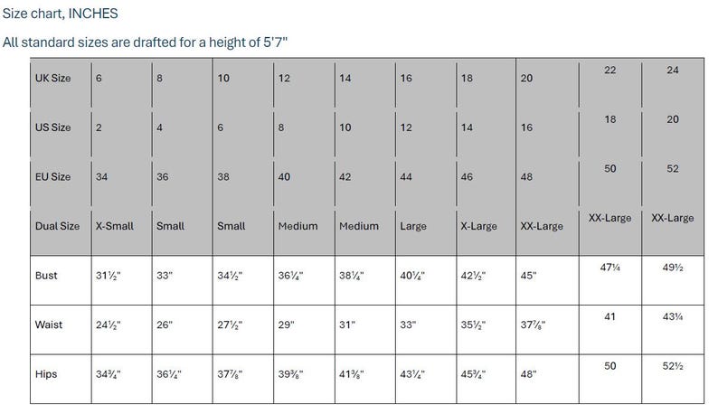 Pu&ograve; includere: Tabella delle taglie in pollici per abbigliamento, con taglie UK, US ed EU. Misure del busto da 80cm a 126cm. Misure della vita da 62cm a 109cm. Fianchi da 88cm a 133cm. Tutte le taglie sono progettate per un'altezza di 170cm.