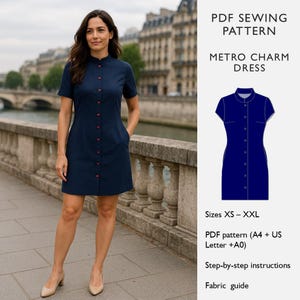 Op de afbeelding: Een marineblauwe jurk met een opstaande kraag en korte mouwen. De jurk heeft rode knopen en zakken. De afbeelding bevat een PDF-naaipatroon voor de "Metro Charm Dress" in maten XS-XXL. Inclusief stap-voor-stap instructies.