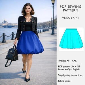 Puede incluir: Una mujer con una chaqueta negra y una falda azul brillante camina por un camino pavimentado. Lleva una mochila negra y zapatos negros. La imagen incluye un diagrama de la falda y el texto "PDF Sewing Pattern VERA SKIRT".