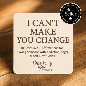 Puede incluir: Una tarjeta cuadrada de color crema con el texto "I CAN'T MAKE YOU CHANGE" en marrón. También incluye "10 Escrituras + Afirmaciones para amar a alguien con adicción, ira o autodestrucción". Una insignia de "Best Seller" está en la esquina superior derecha.