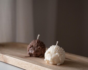 LOTTE Kerze | handgemachte Igel Kerze | niedliche Tierkerze | Herbst Kerze Deko | cremeweiße oder braune Kerze in Igel Form | Hedgehog