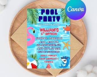Puede incluir: Una colorida invitación a una fiesta en la piscina con el texto "POOL PARTY" y "WILLIAM'S 5TH BIRTHDAY". La invitación presenta ilustraciones de un flamenco, un tiburón, un cangrejo y una estrella de mar. El fondo es un diseño de agua azul.
