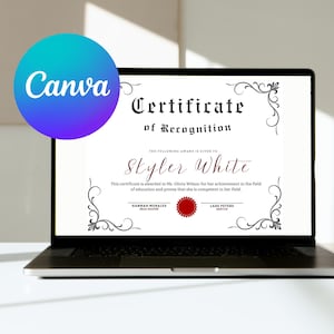 Op de afbeelding: Een laptop toont een certificaat van erkenning. Het certificaat heeft sierlijke zwarte randen en tekst, waaronder "Certificate of Recognition" en de naam "Skyler White". Een Canva-logo staat in de linkerbovenhoek.