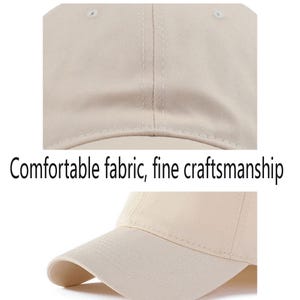 Pu&ograve; includere: Cappellino da baseball beige con visiera curva. Il cappellino &egrave; realizzato in un tessuto confortevole e presenta una lavorazione raffinata. Il testo "Comfortable fabric, fine craftsmanship" &egrave; visualizzato sotto.
