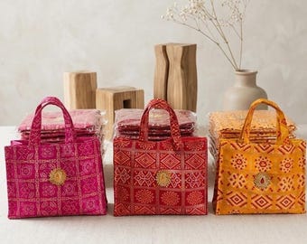 Bolsas de regalo de devolución hechas a mano Bandhani indio, favores de boda étnicos, bolso estilo Gota Patti Potli