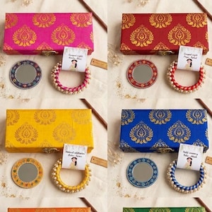Pak met 200 sets brokaatgeschenkverpakkingen in meerdere kleuren met kleine spiegel en op maat gemaakte armbanden, retourgeschenken voor bruiloften in bulk