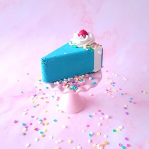 Birthday Butter Cake Bath Bomb image 2