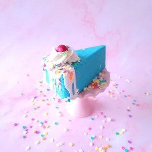 Birthday Butter Cake Bath Bomb image 3
