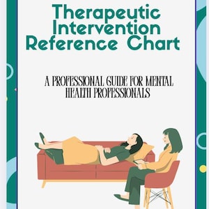 Op de afbeelding: Een referentiekaart getiteld "Therapeutic Intervention Reference Chart" met de ondertitel "A Professional Guide for Mental Health Professionals". De afbeelding toont een persoon die op een rode bank ligt, terwijl een andere persoon op een stoel zit.