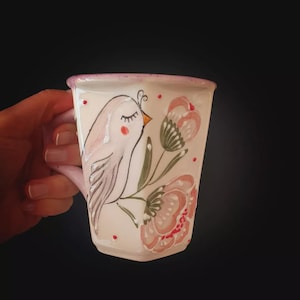 Avis Bird Mug – 250ml Handmade Ceramic Cup – Delicate Nature-Inspired Pottery – Whimsical Coffee Mug – Gift for Bird Lovers
