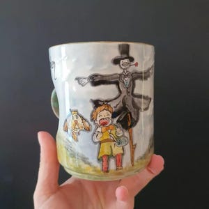 Howl&#39;s bewegendes Schloss Tasse – handgemachte Ghibli Keramiktasse – Calcifer, Sophie & Turnip Head Anime Geschenk – Studio Ghibli Fan Trinkgefäß