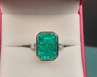 Anello di fidanzamento in argento sterling con smeraldo zambiano taglio smeraldo